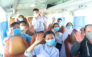 Video: 40 điều dưỡng, bác sĩ Huế vào tuyến đầu chống dịch ở Đà Nẵng