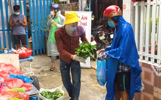 Video: 'Rau, gạo miễn phí! Ai thiếu cứ lấy một phần', câu chuyện cảm động ở Đà Nẵng