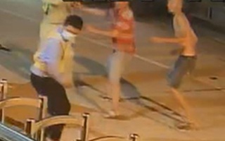 Video: Nhân viên và bảo vệ Trạm thu phí Ninh Xuân bị đánh trọng thương