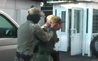 Video: Binh sĩ Nga bị bắt vì nghi tuồn bí mật cho Ukraine
