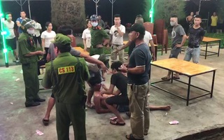 Video: Công an ngăn chặn vụ hỗn chiến trong quán nhậu tại Quảng Ngãi