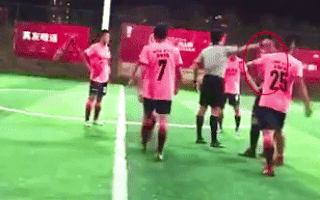 Video: Cầu thủ đánh trọng tài bất tỉnh trên sân