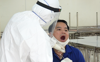 Video: Hà Nội xét nghiệm PCR cho khoảng 65.000 người từ Đà Nẵng về