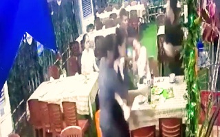 Video: Mâu thuẫn trong lúc đi vệ sinh ở quán nhậu, 1 người bị đâm chết