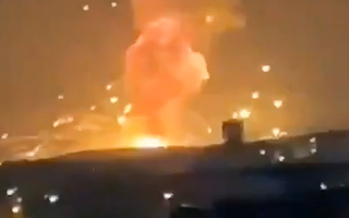 Video: Nổ lớn tại kho chứa đạn cối làm rung chuyển căn cứ quân sự Jordan