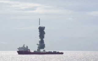 Video: Trung Quốc lần đầu phóng vệ tinh từ bệ phóng trên biển
