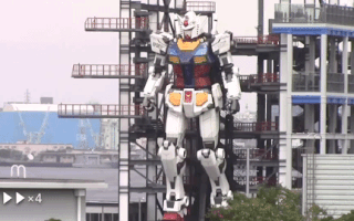Video: Robot khổng lồ tự di chuyển gây thích thú tại Nhật Bản