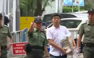 Video: Thủ lĩnh phong trào "ô dù" Joshua Wong bị bắt
