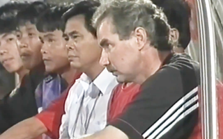 Video: Hình ảnh HLV Alfred Riedl tại Tiger Cup 1998