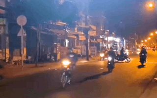 Video: Cảnh sát nổ súng trấn áp nhóm 'quái xế’ ở quận 8, TP.HCM