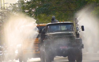 Video: Quân khu 3 sử dụng xe chuyên dụng khử khuẩn tại Quảng Ninh, Hải Phòng