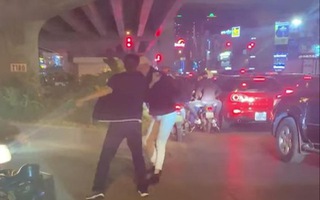 Video: Triệu tập tài xế đánh người nhắc dừng đèn đỏ lâu