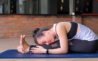 Bài yoga giúp giảm đau bụng, đau lưng cho phái đẹp ngày 'đèn đỏ'