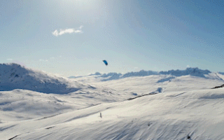 Mạo hiểm 'bay' cùng gió tuyết giữa mùa đông Alaska với Snowkiting