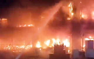 Video: Chung cư 13 tầng tại Đài Loan bốc cháy dữ dội, 46 người thiệt mạng
