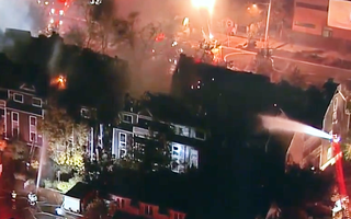 Video: Cháy lớn thiêu rụi 83 căn hộ chung cư ở Mỹ, nhiều người bị kẹt bên trong