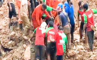 Video: 20 du khách mất tích khi tham gia chuyến trekking trên một sông băng ở Ấn Độ