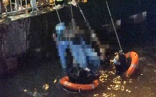 Video: Trục vớt thi thể người đàn ông gieo mình xuống kênh Nhiêu Lộc