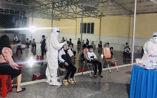 Video: 6 học sinh dương tính, hàng trăm giáo viên và học sinh 4 trường phải cách ly