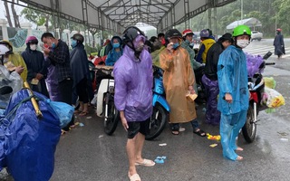 Video: Gian nan đường về quê giữa mưa gió miền Trung