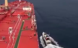 Video: Tàu dầu thô SOTHYS treo cờ Việt Nam được thả theo lệnh tòa án