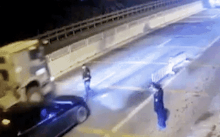 Video: Triệu tập tài xế tông ngã chiến sĩ tại chốt kiểm soát ở Ninh Bình