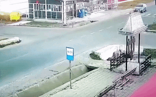 Video: 3 ôtô đâm nhau giữa ngã tư, 7 người thương vong