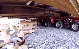 Video: Khoảnh khắc di dời biệt thự 210 tấn, chở bằng xe siêu trường