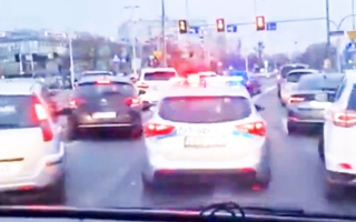 Video: Cảnh sát hộ tống 250km đưa trái tim đến nơi phẫu thuật
