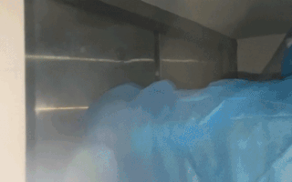 Video: Giải cứu nhân viên y tế kẹt trong thang máy bệnh viện dã chiến ở Thủ Đức