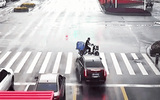 Video: Tình huống dẫn đến tai nạn để lại bài học đắt giá trong tham gia giao thông
