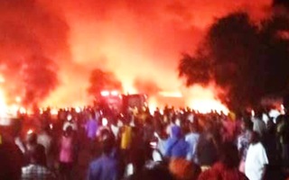 Video: Kinh hoàng xe bồn chở dầu phát nổ, gần 200 người chết và bị thương