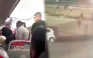Video: Ly kỳ vụ hàng chục người 'vượt biên' bằng máy bay ở Tây Ban Nha
