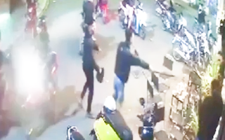 Video: Hàng chục thanh niên tấn công, đập phá quán cà phê trong đêm ở Bình Dương