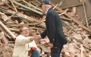 Video: Tổng thống Biden hứa xây dựng lại cộng đồng bị ảnh hưởng nặng nề nhất do lốc xoáy