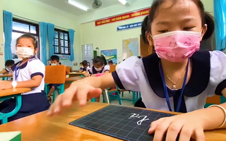 Video: Khi học sinh TP.HCM trở lại lớp, ai sốt, ho, khó thở, mất vị giác... phải nghỉ ở nhà