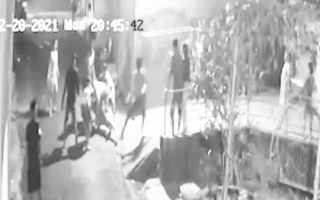 Video: Xô xát với nhóm karaoke bằng loa kẹo kéo, con rể chủ nhà trọ bị đâm tử vong