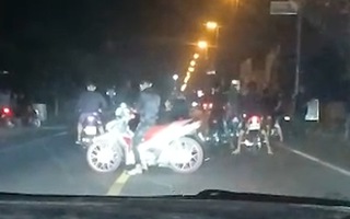 Video: Điều tra, xử lý nhóm ‘quái xế’ chặn quốc lộ 50 đua xe lúc nửa đêm