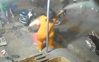 Video: Điều tra vụ nhóm người xông vào nhà, đánh người dân dã man