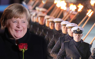 Video: Quân đội Đức đốt đuốc, chơi rock chia tay Thủ tướng mãn nhiệm Merkel