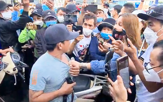 Video: Yêu cầu làm rõ vụ hành hung người và cản trở báo chí trước cổng tòa án
