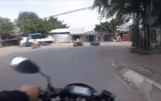 Video: Nghẹt thở cảnh truy đuổi cướp cầm dao trên đường phố ở quận Bình Tân, TP.HCM