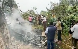 Video: Hiện trường vụ rơi trực thăng chở Tổng tham mưu trưởng quân đội Ấn Độ