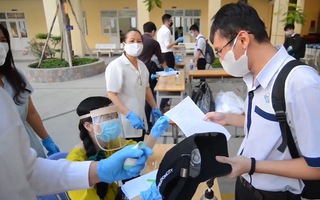 Video: Học sinh TP.HCM được học online đến hết tháng 2-2021
