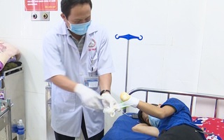 CẢNH BÁO: Mất cả bàn tay do đốt pháo nổ ngày Tết