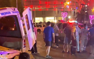 Video: Xe bán tải ủi bay xe cấp cứu, 6 người bị thương