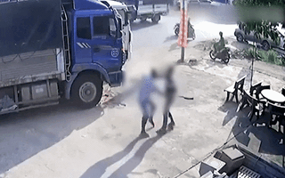 Video: 2 tài xế lao vào đánh nhau ở Đồng Nai, nhiều người chứng kiến
