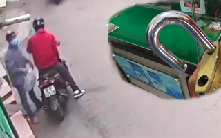 Video: Khóa cửa nhà đi chúc Tết, kẻ gian đến trộm hơn 30 điện thoại