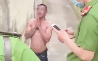 Video: Nam thanh niên nghi ngáo đá, 'đang luyện công' thì bị mời lên phường