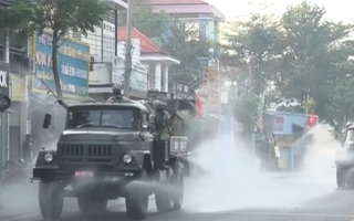Video: Xe chuyên dụng xịt khử khuẩn tại Bình Dương